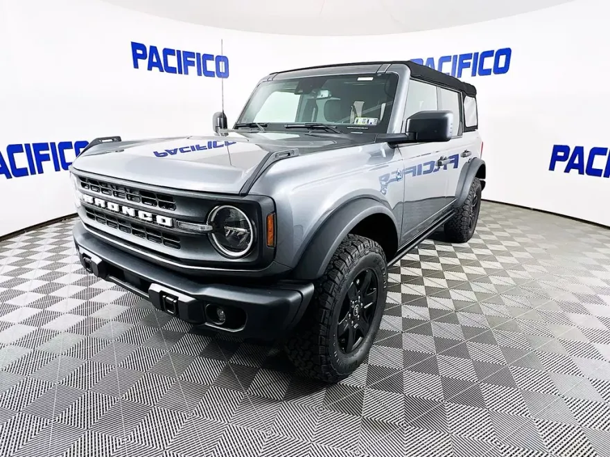 2024 Ford Bronco Black Diamond photo 1