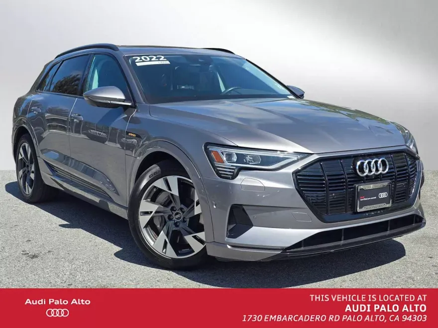 2022 Audi e-tron Premium photo 1