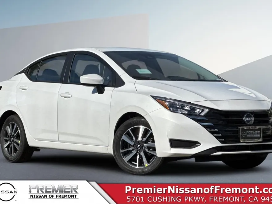 2025 Nissan Versa 1.6 SV photo 1