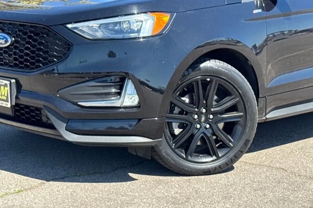 2024 Ford Edge ST photo 1