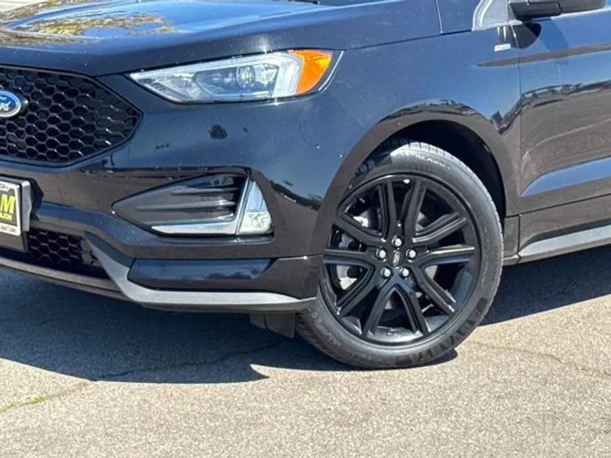 2024 Ford Edge ST photo 1