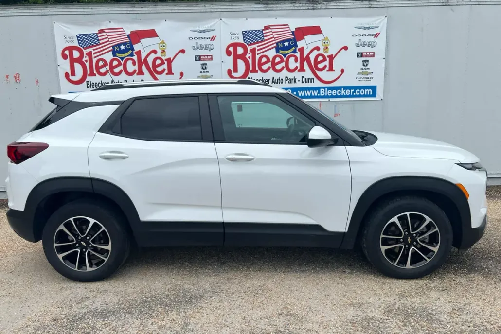 2024 Chevrolet Trailblazer LT photo 1
