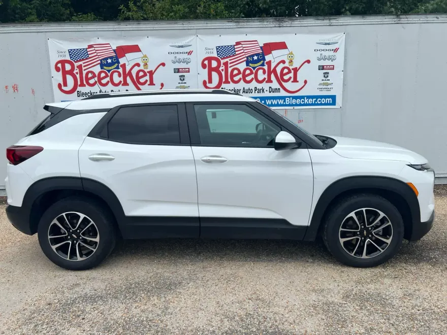 2024 Chevrolet Trailblazer LT photo 1