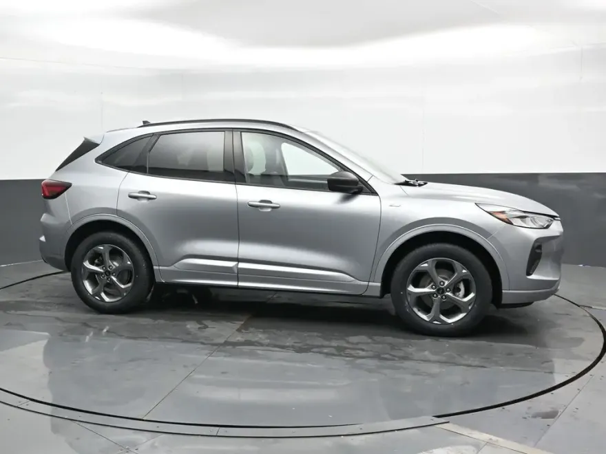 2024 Ford Escape ST-Line photo 1