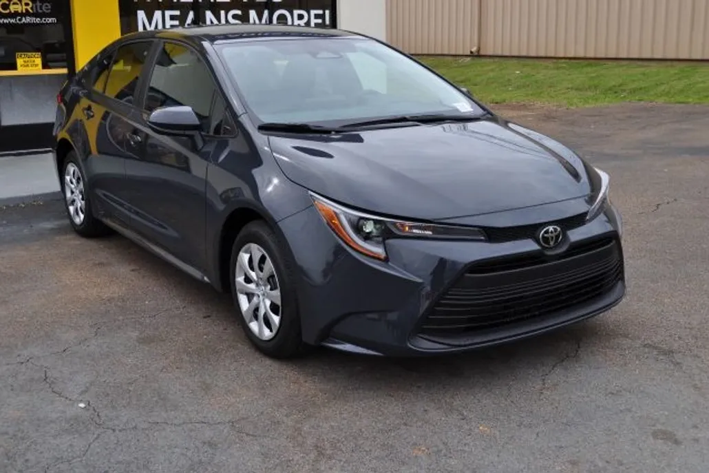 2024 Toyota Corolla LE photo 1