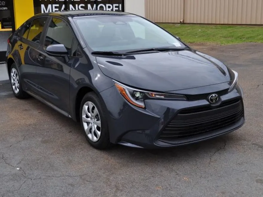 2024 Toyota Corolla LE photo 1
