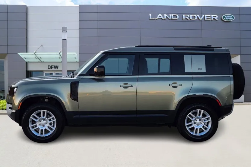 2023 Land Rover Defender S photo 1