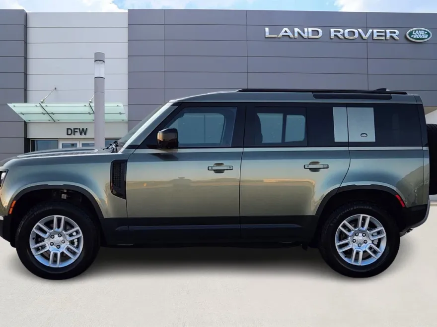 2023 Land Rover Defender S photo 1