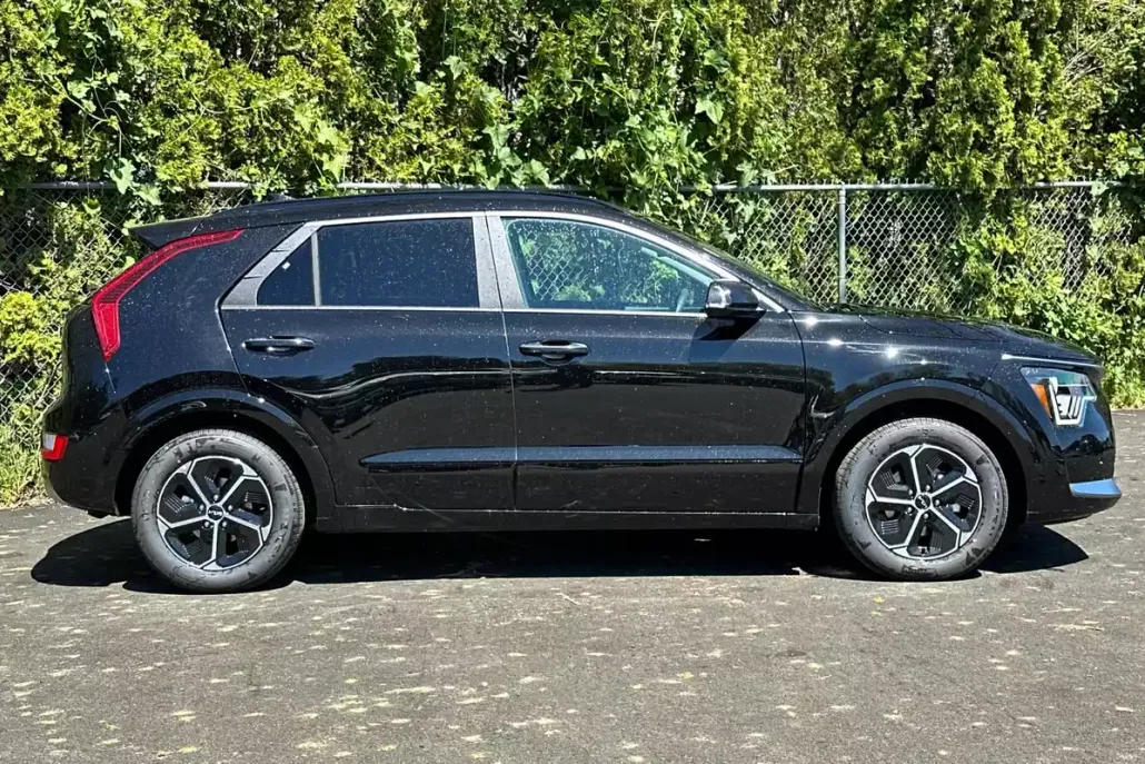 2025 Kia Niro SX Touring photo 1