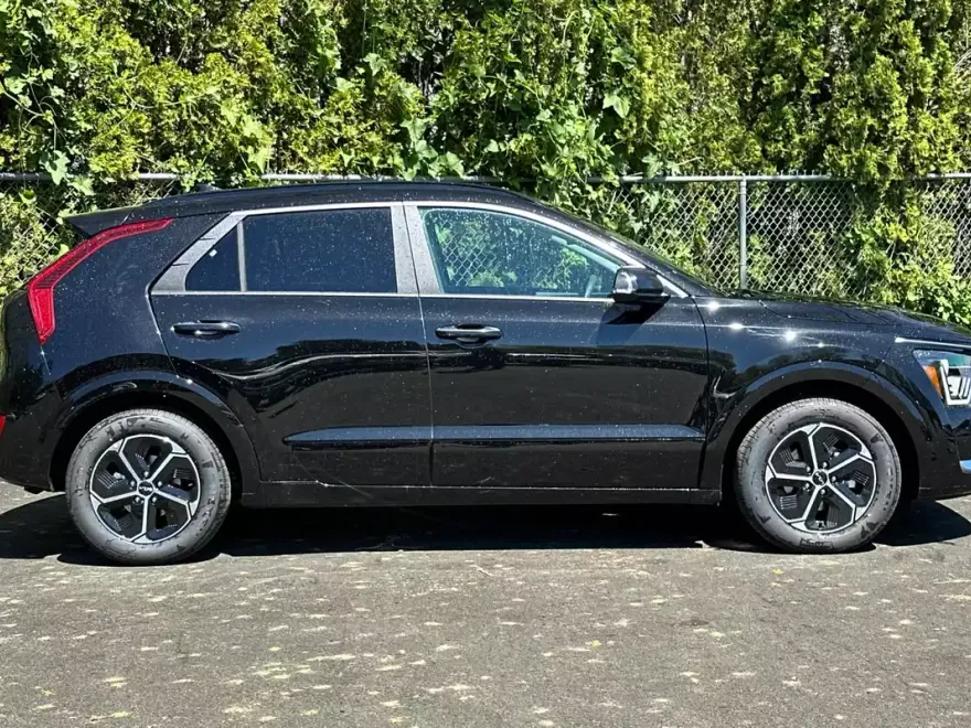 2025 Kia Niro SX Touring photo 1