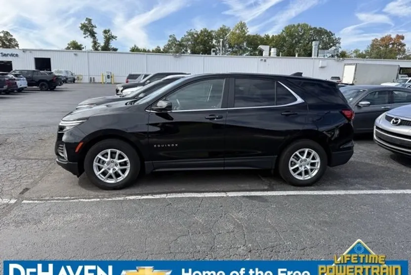 2023 Chevrolet Equinox LT photo 1