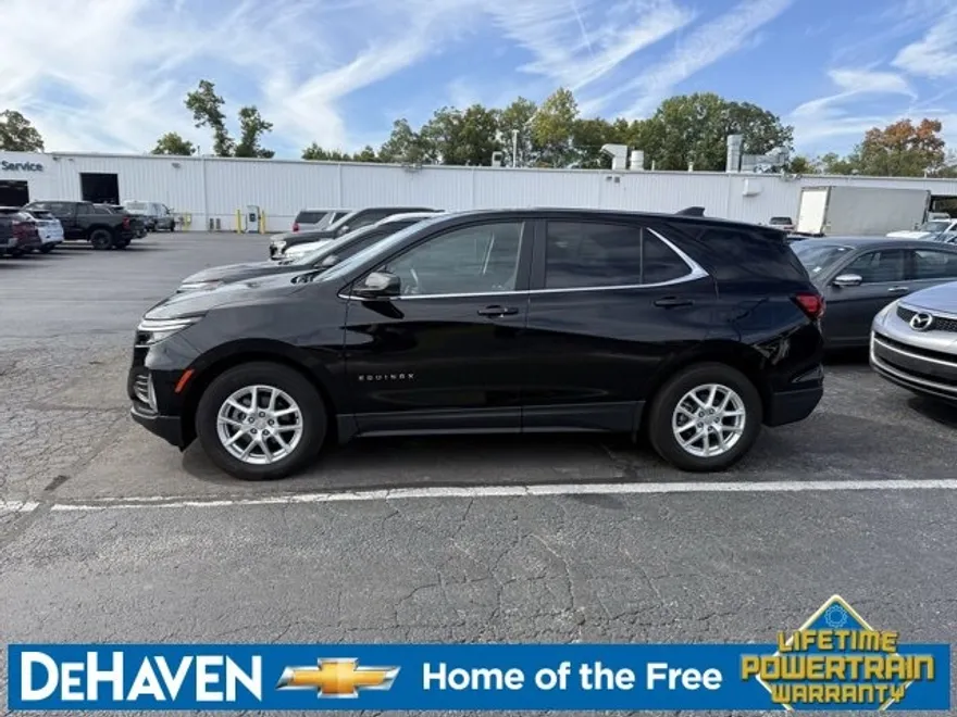 2023 Chevrolet Equinox LT photo 1