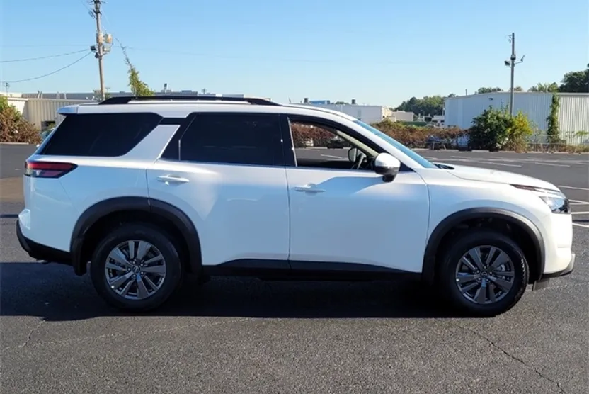 2025 Nissan Pathfinder SV photo 1