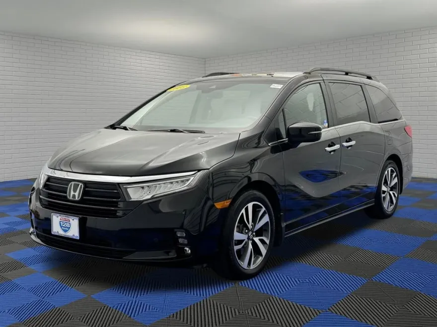 2023 Honda Odyssey Touring photo 1