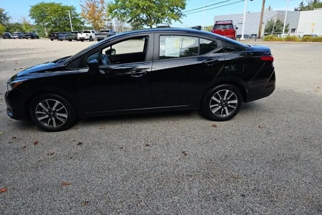 2025 Nissan Versa 1.6 SV photo 1