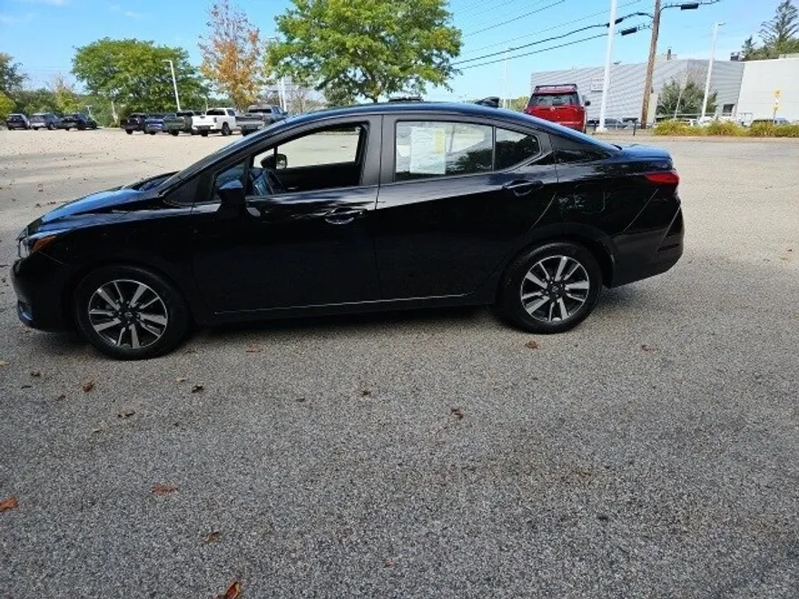 2025 Nissan Versa 1.6 SV photo 1