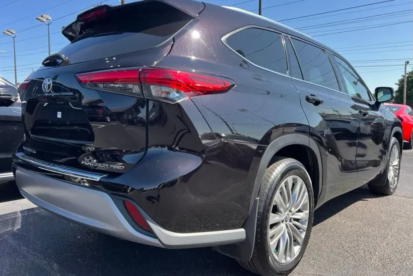 2020 Toyota Highlander Platinum photo 1