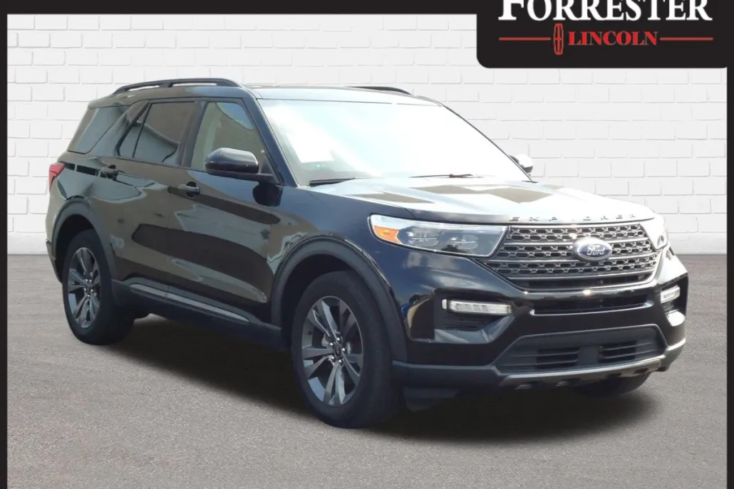 2023 Ford Explorer XLT photo 1