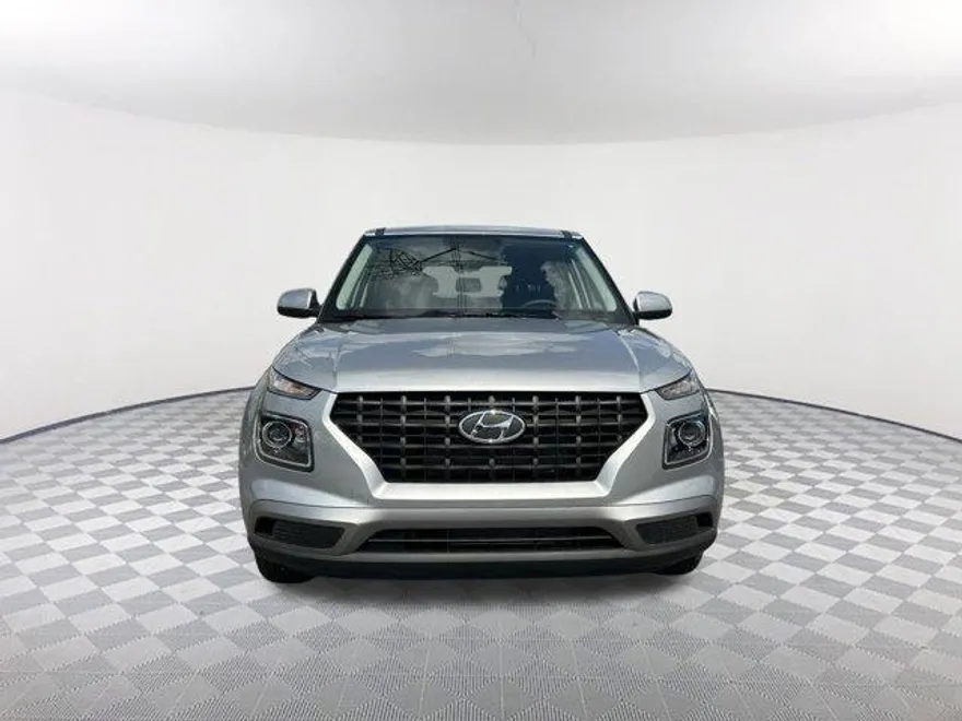 2025 Hyundai Venue SE photo 1