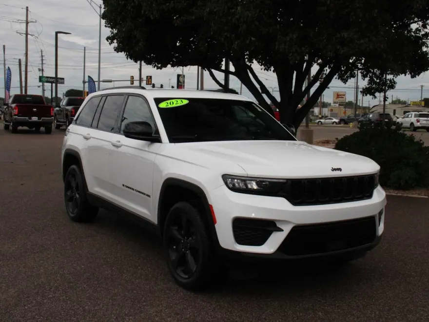 2023 Jeep Grand Cherokee Altitude photo 1