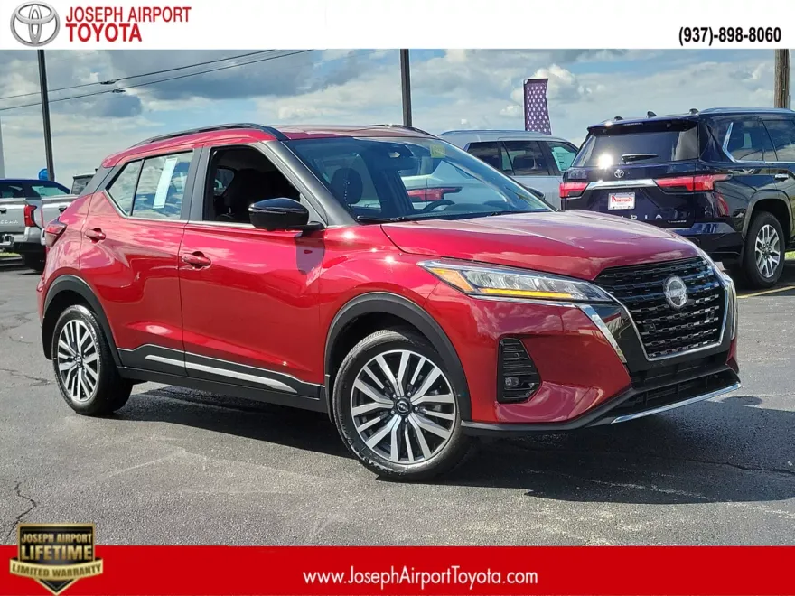 2023 Nissan Kicks SR photo 1