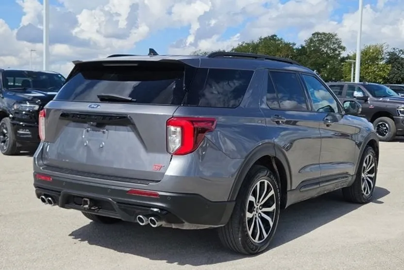 2021 Ford Explorer ST photo 1