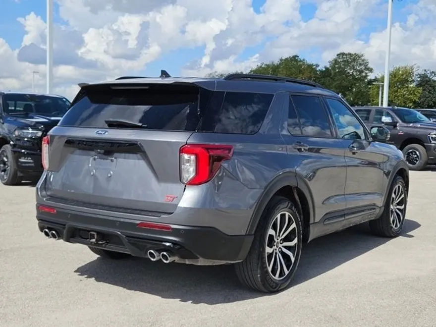 2021 Ford Explorer ST photo 1