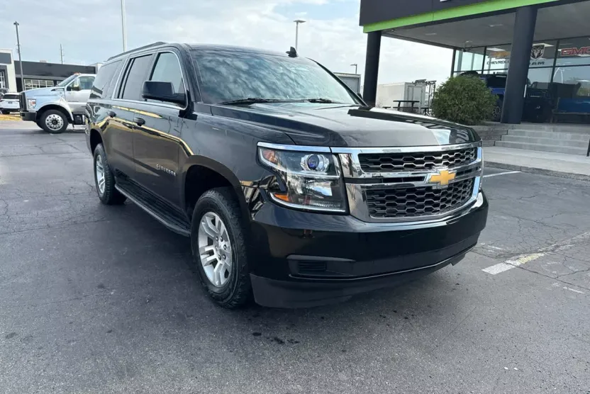 2016 Chevrolet Suburban LS photo 1