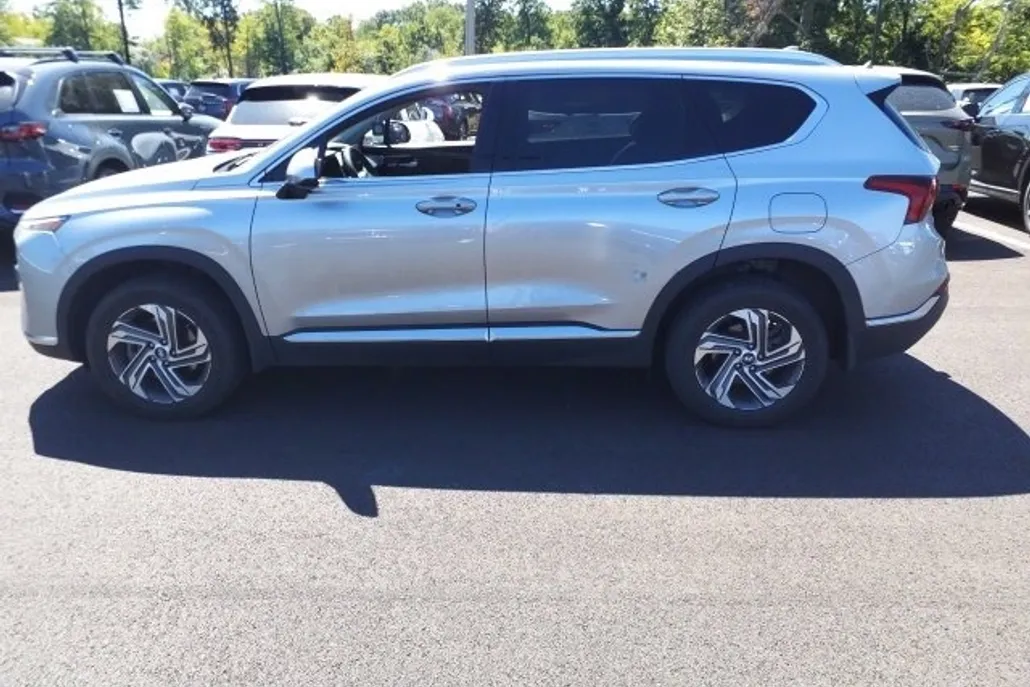 2022 Hyundai Santa Fe SEL photo 1