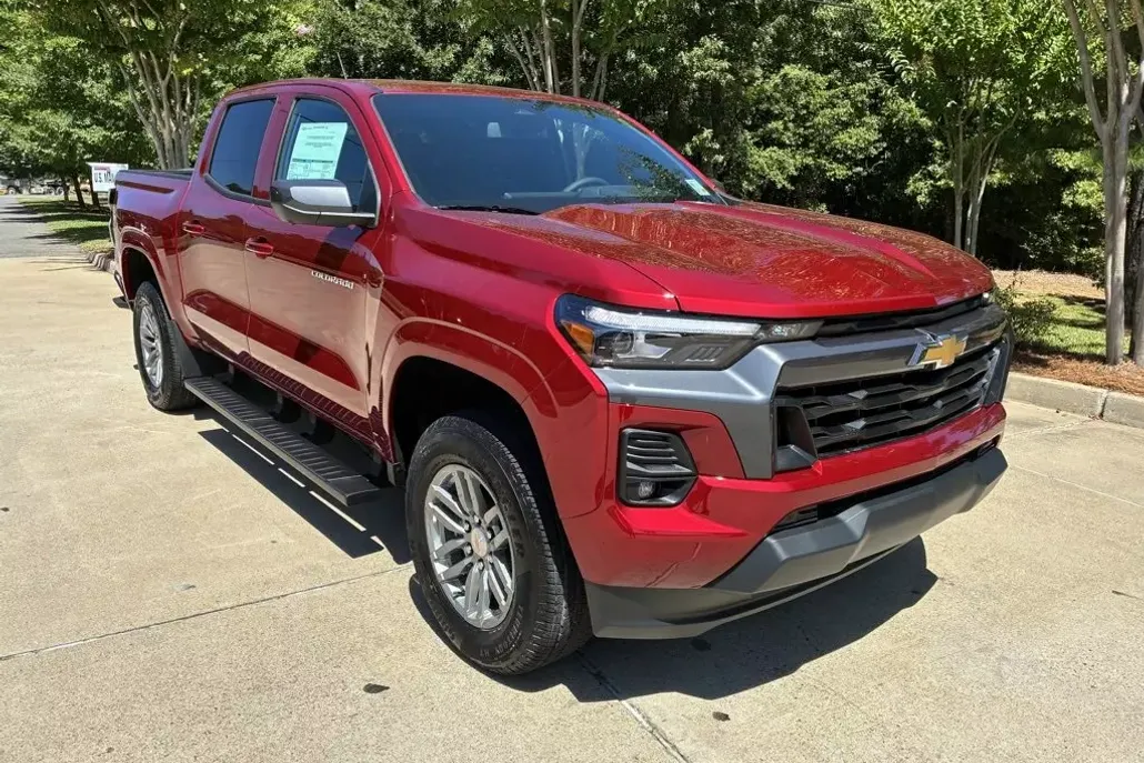 2026 Chevrolet Colorado LT photo 1