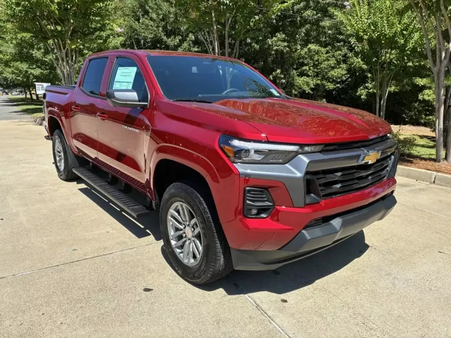 2026 Chevrolet Colorado LT photo 1