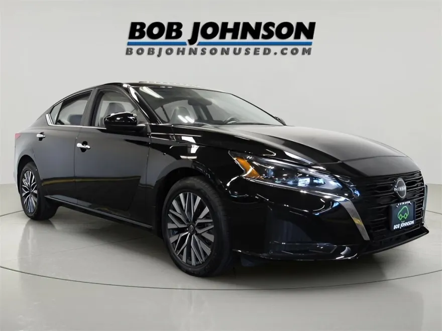 2024 Nissan Altima 2.5 SV photo 1