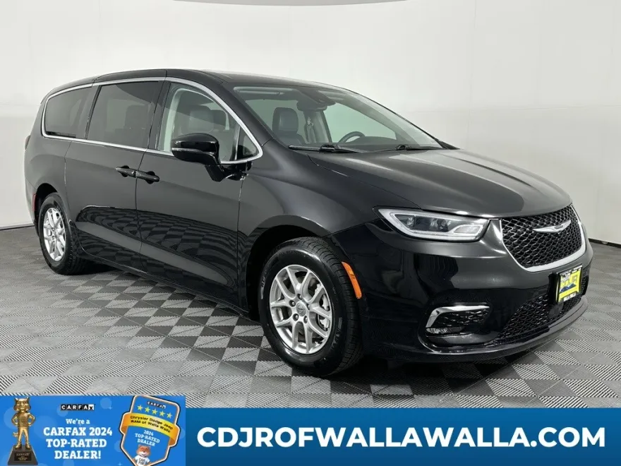 2024 Chrysler Pacifica Touring L photo 1