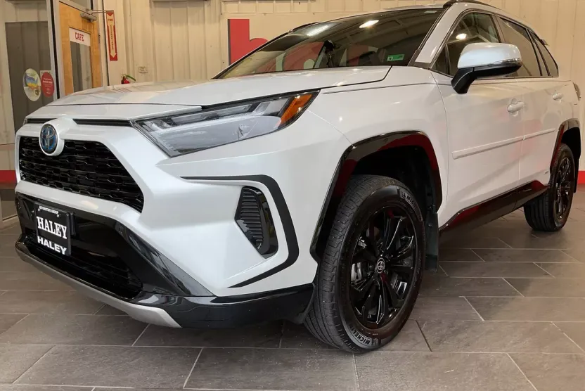 2023 Toyota RAV4 Hybrid SE photo 1