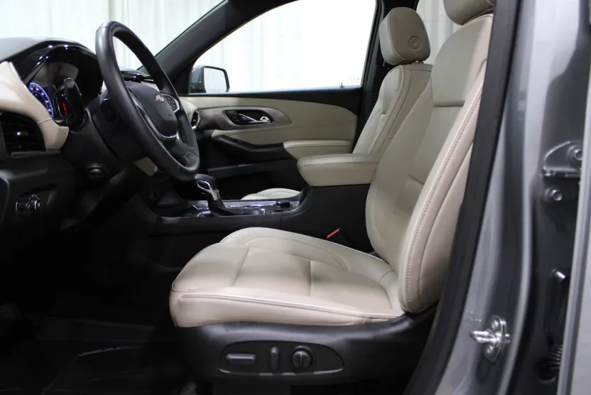 2023 Chevrolet Traverse Premier photo 1