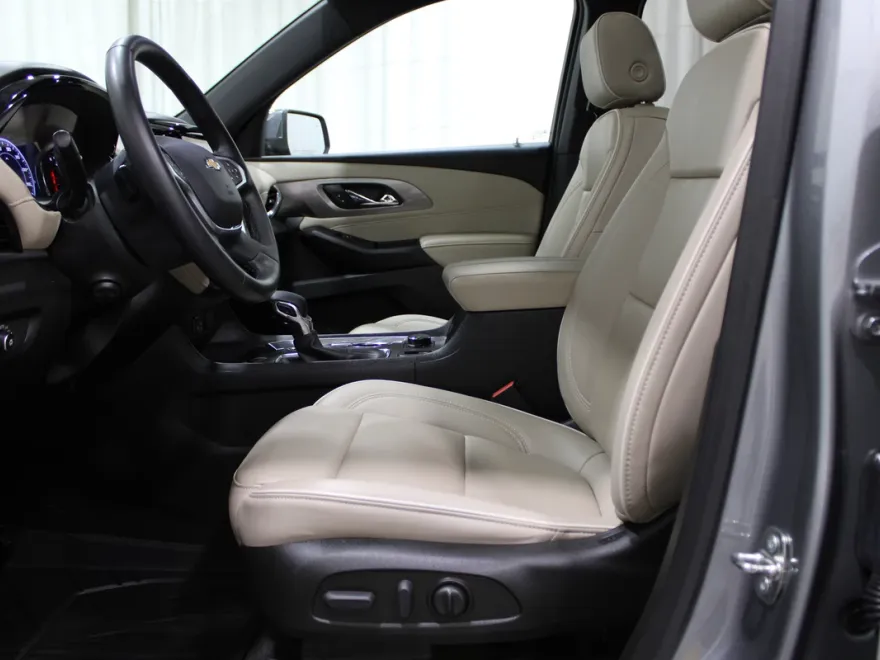 2023 Chevrolet Traverse Premier photo 1
