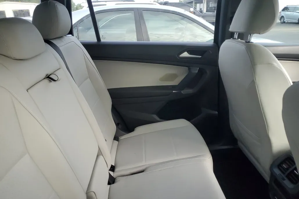 2020 Volkswagen Tiguan SE R-Line Black photo 1