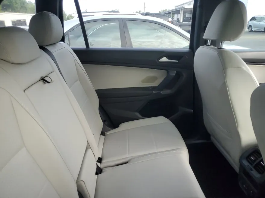 2020 Volkswagen Tiguan SE R-Line Black photo 1