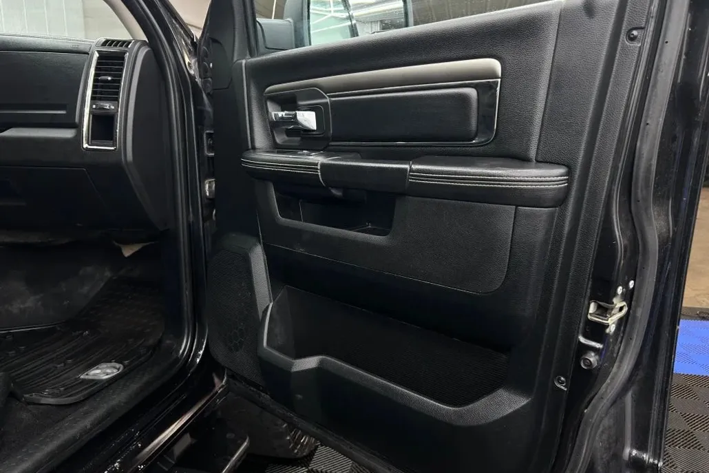 2018 Ram 1500 Sport photo 1