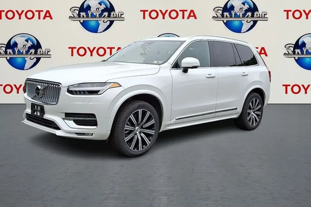 2024 Volvo XC90 B5 Plus photo 1