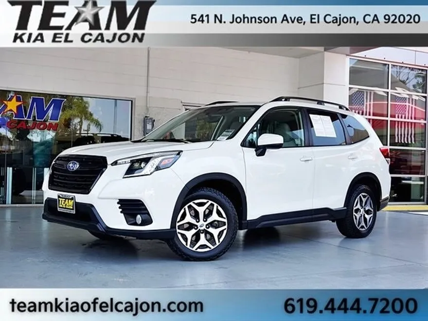 2022 Subaru Forester Premium photo 1