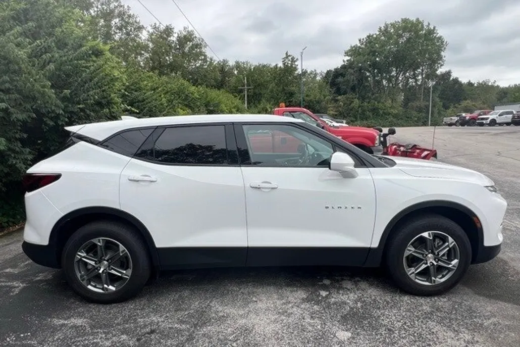 2023 Chevrolet Blazer 2LT photo 1