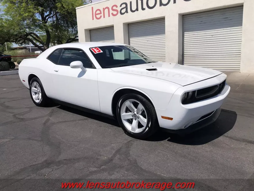 2013 Dodge Challenger SXT photo 1