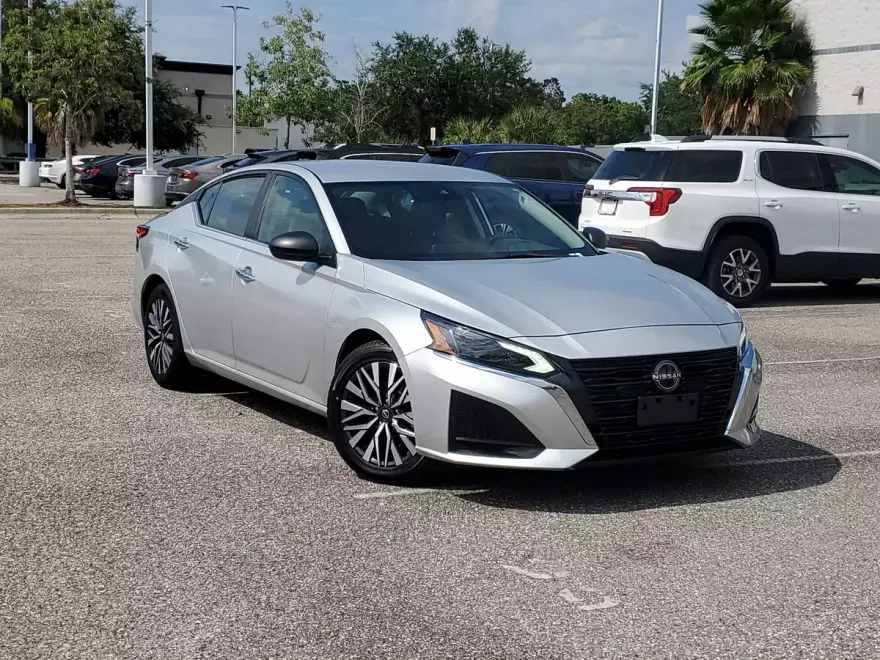 2024 Nissan Altima 2.5 SV photo 1