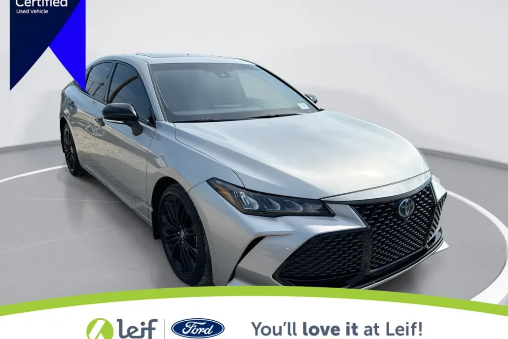 2022 Toyota Avalon Hybrid XSE photo 1