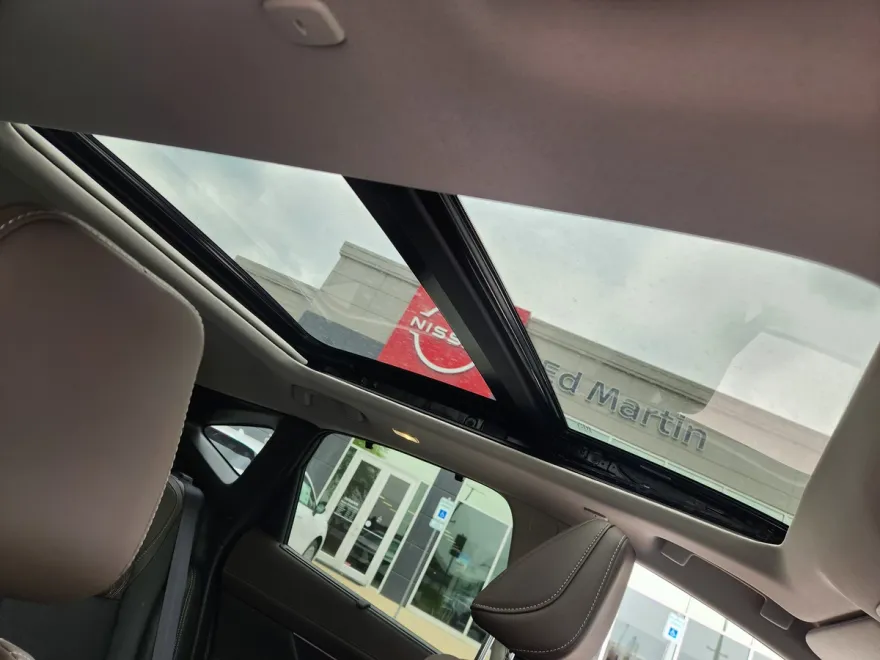 2025 Nissan Murano Platinum photo 1