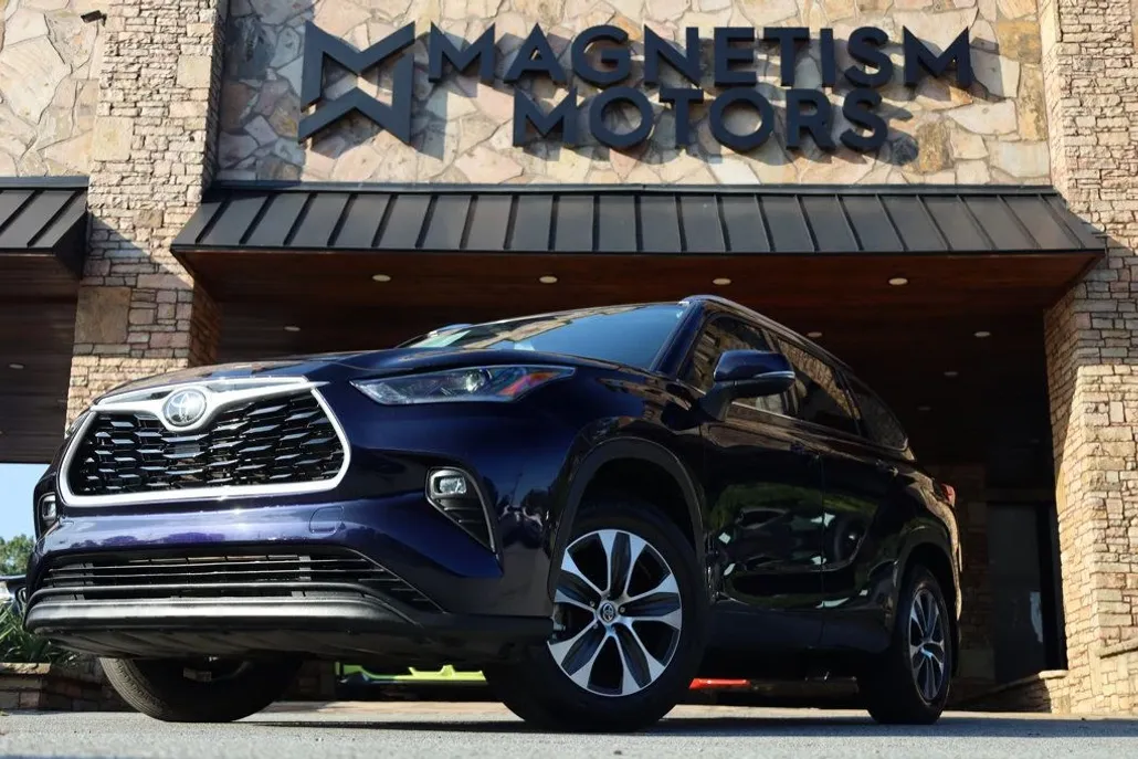 2021 Toyota Highlander XLE photo 1