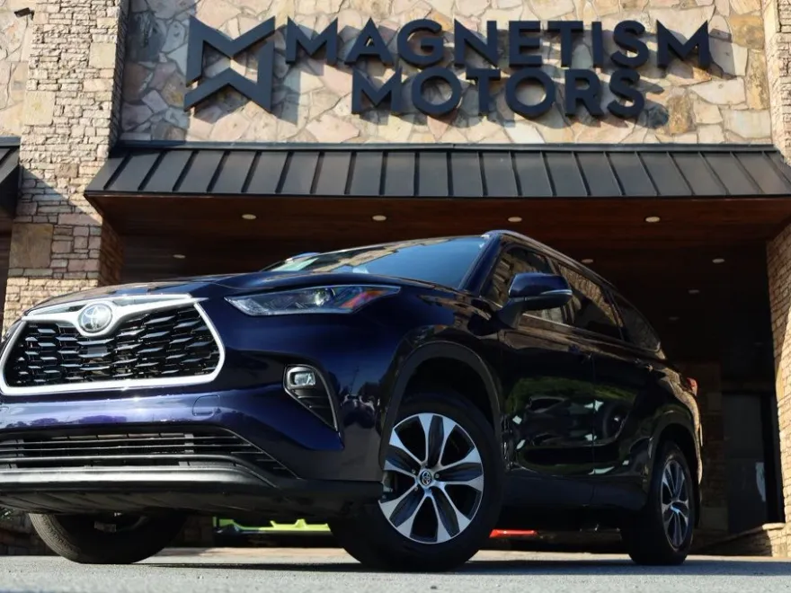 2021 Toyota Highlander XLE photo 1