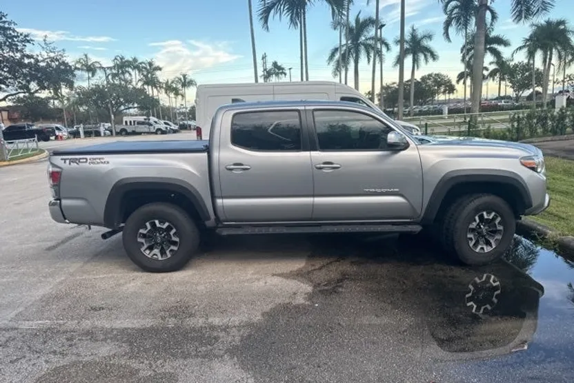 2020 Toyota Tacoma SR5 photo 1