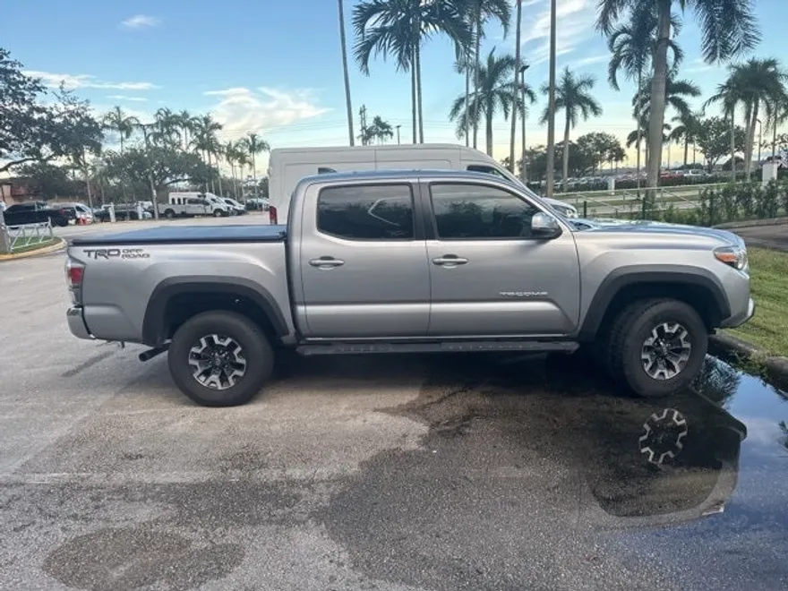 2020 Toyota Tacoma SR5 photo 1
